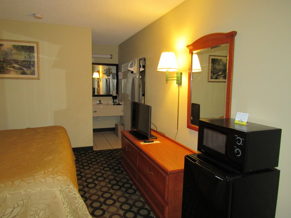 Economy Inn - photo 17