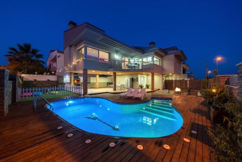 Villa Luxury Rock Tirri — 4-Star Luxury Hotel in Reus, Spain