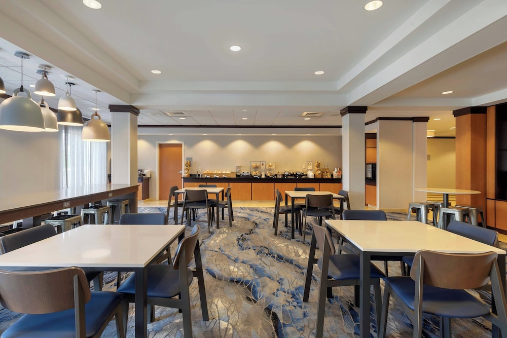 Fairfield Inn & Suites by Marriott Rockford - photo 33