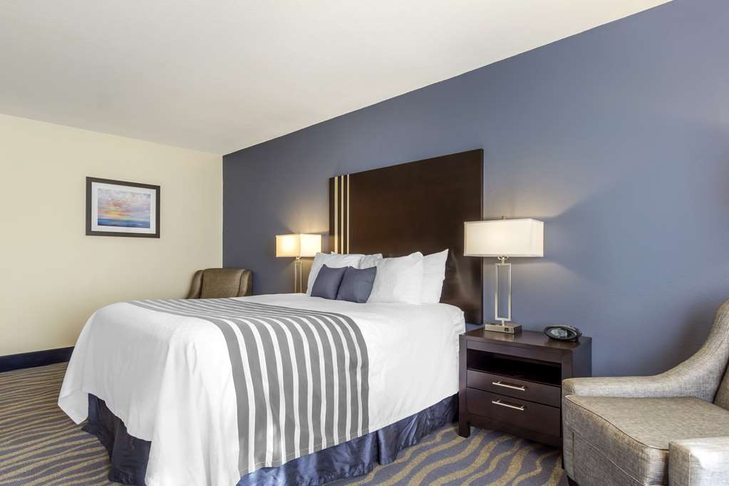 Best Western Plus Edmonds Harbor Inn - photo 29