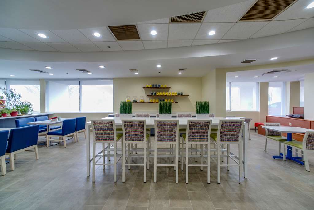 Hotel RL St. Louis Airport - photo 12