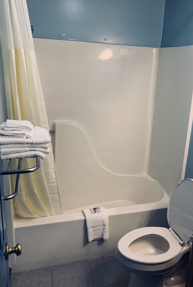 Travelers Inn And Suites - photo 22
