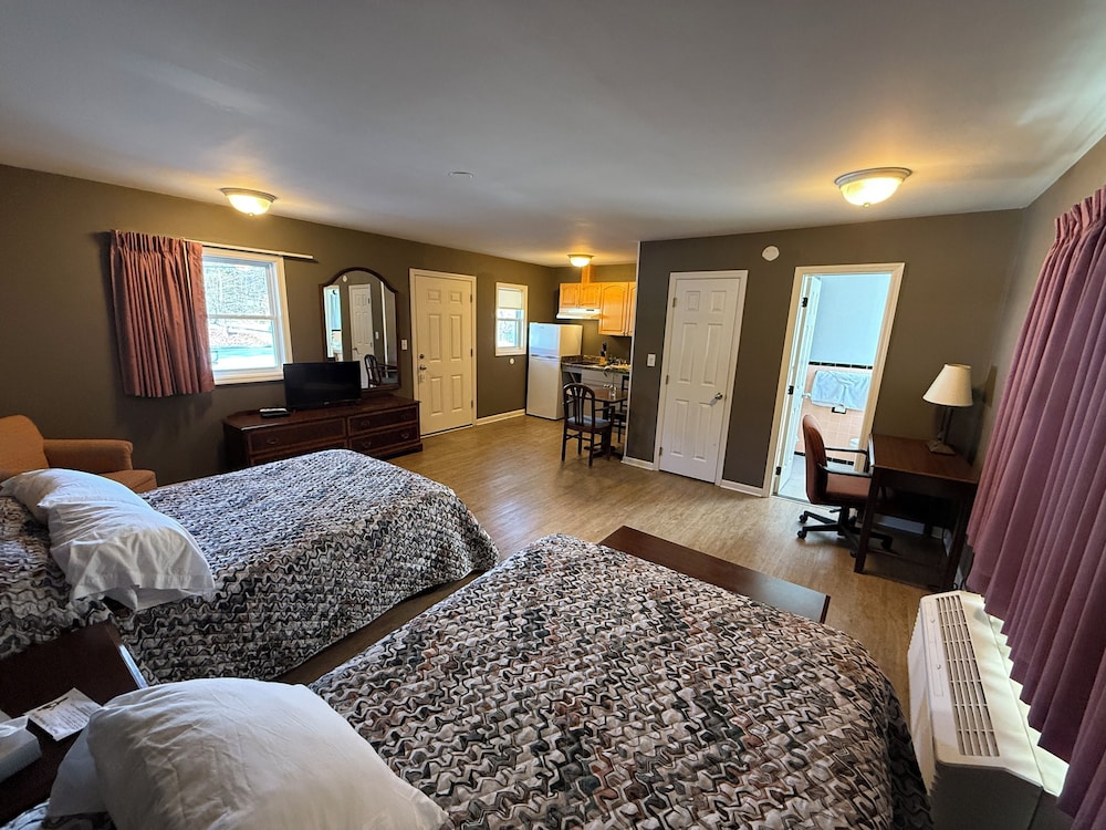 Heidi's Inn - photo 13