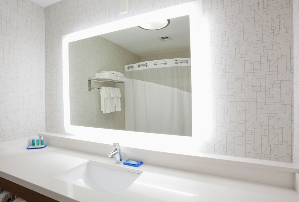 Holiday Inn Express Hotel & Suites Dickinson by IHG - photo 17