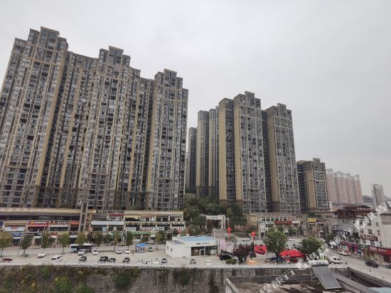 Huarenyiju Hotel — hotel in Yezhou