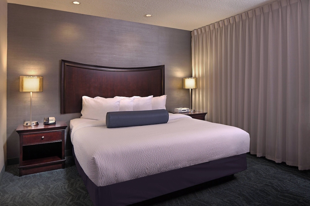 Springhill Suites Marriott Baltimore Downtown Inner Harbor - photo 4
