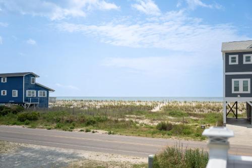 Footprints In The Sand by Oak Island Accommodations - photo 48