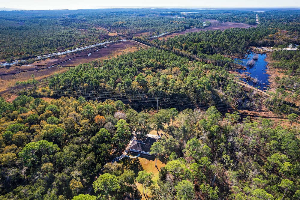 Tranquil Coden Retreat: 10 Mi to Dauphin Island pet-friendly hotel Theodore