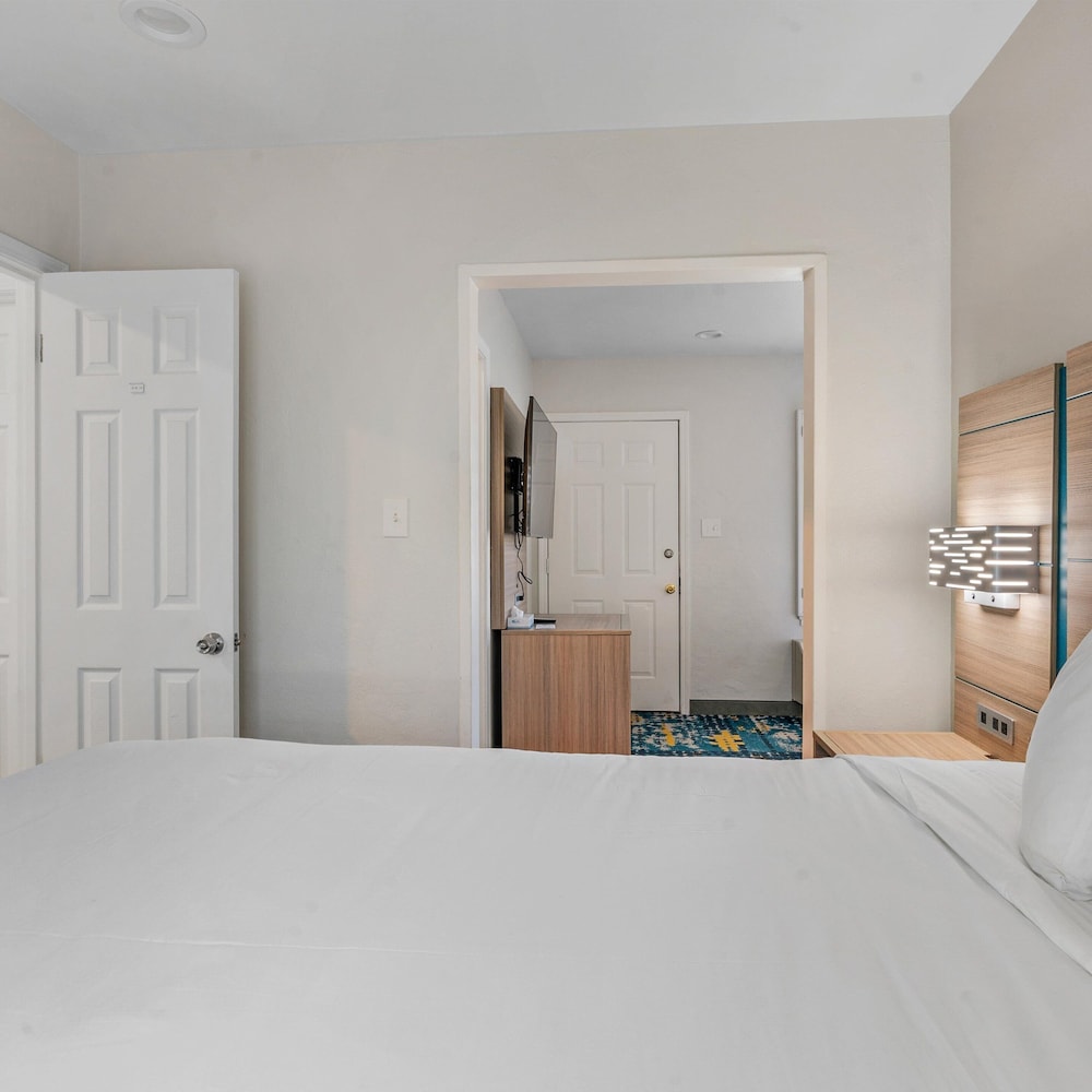 Pacific Shores Inn - photo 39