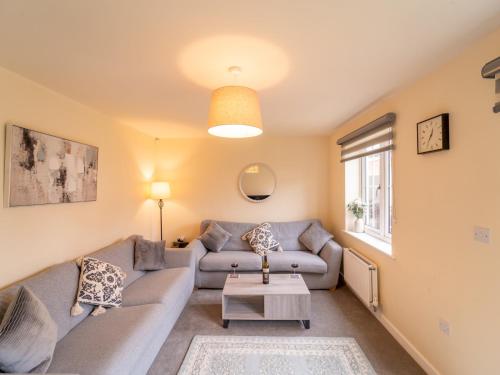 Shop & Stay at Bicester Village near our 3 Bed Home Pass the Keys — 4-Star Luxury Hotel in Bicester, United Kingdom