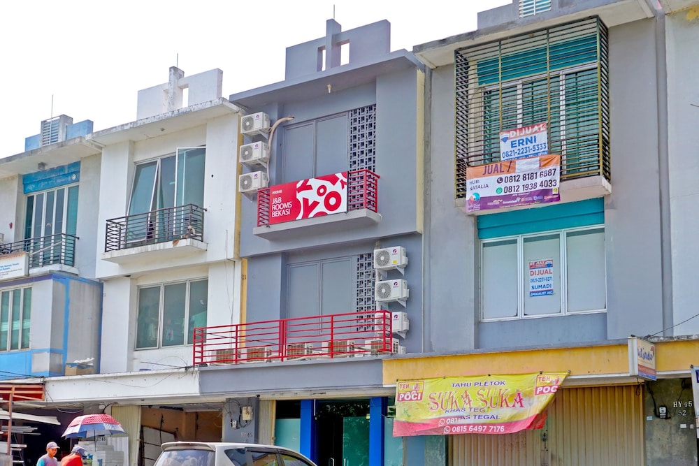 Oyo 90848 J&B Rooms Bekasi in Bekasi, Indonesia