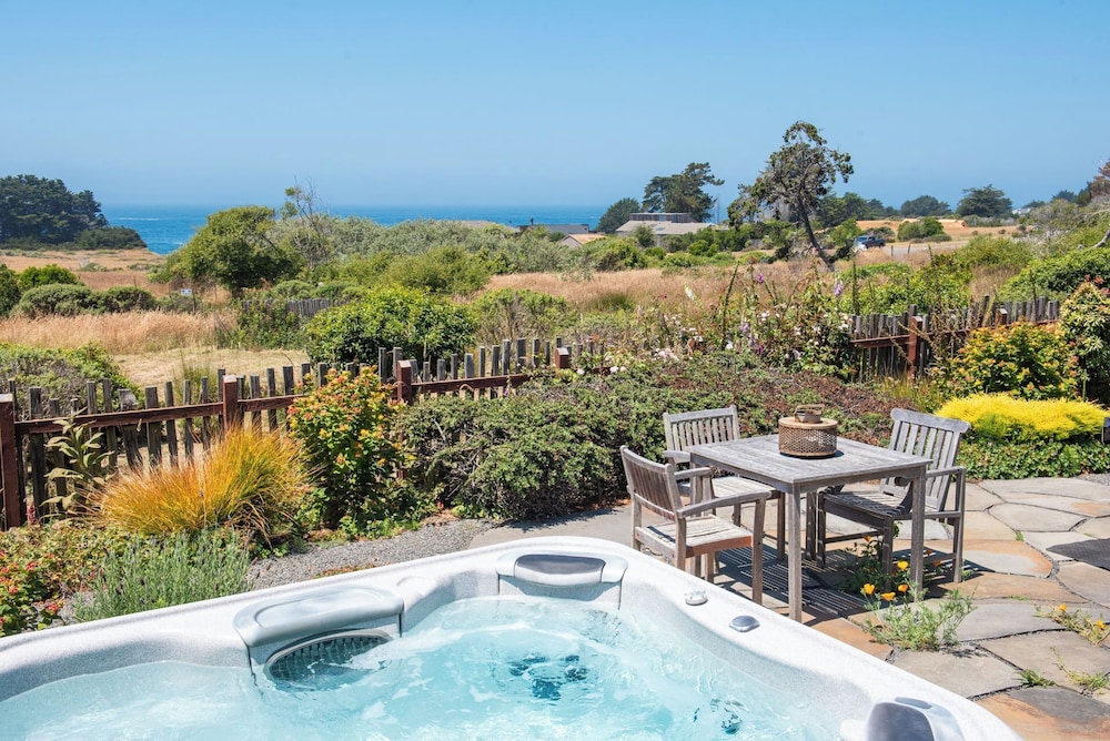 Sea Pebble Sea Ranch Retreat — 4-Star Luxury Hotel in Sea Ranch, United States