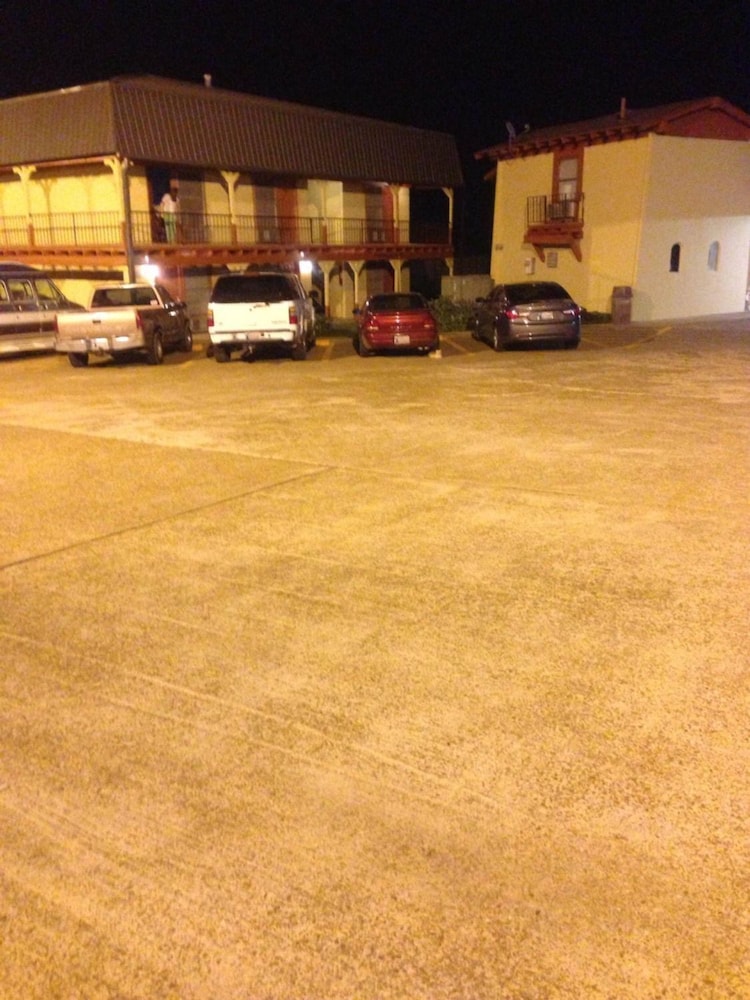 Sportsman Inn and Suites - photo 17