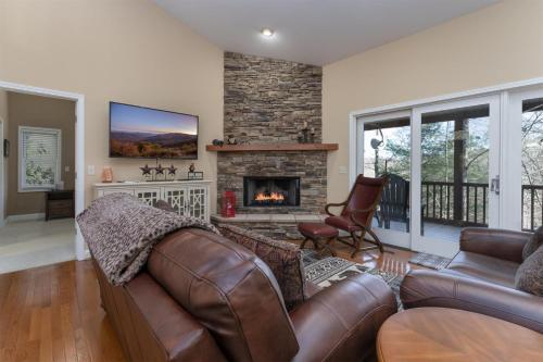 Bearly Ruffin It in Brevard, United States