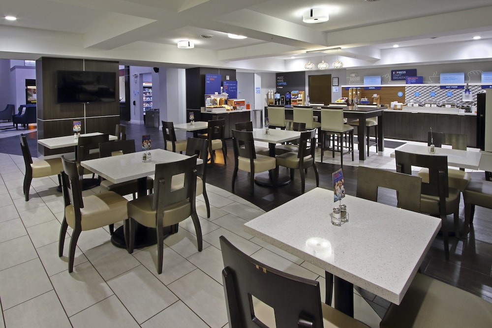 Holiday Inn Express & Suites Houston North IAH Area by IHG - photo 22