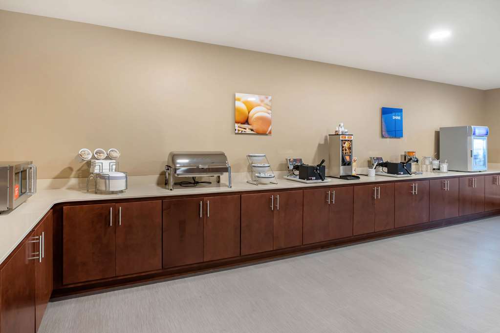 Comfort Inn and Suites Ames near ISU Campus - photo 25