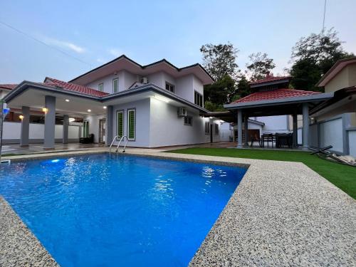 Bearbrick homestay with pool — 4-Star Luxury Hotel in Port Dickson, Malaysia