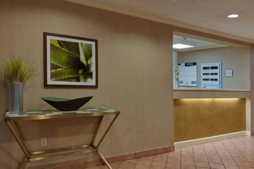 La Quinta Inn & Suites by Wyndham Lakeland East - photo 5