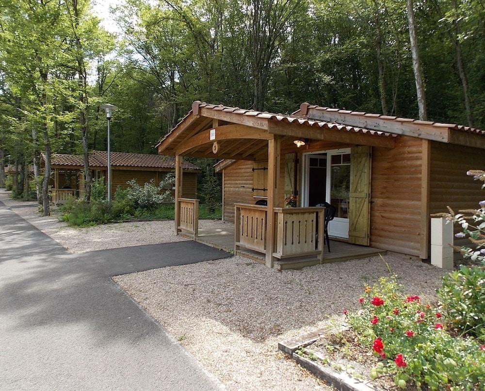 Les Chalets Amneville — hotel in Yutz