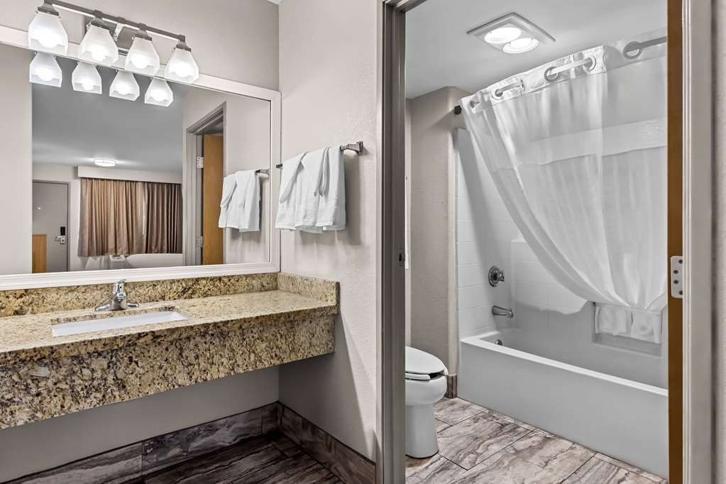 Days Inn by Wyndham Buckeye - photo 33