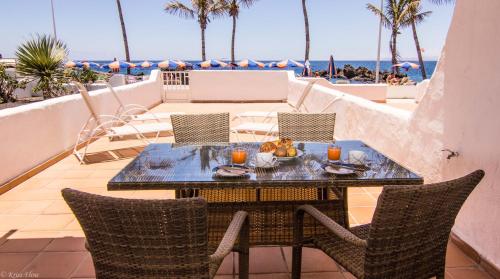 Villa Sontrobat — 4-Star Luxury Hotel in Puerto Del Carmen, Spain