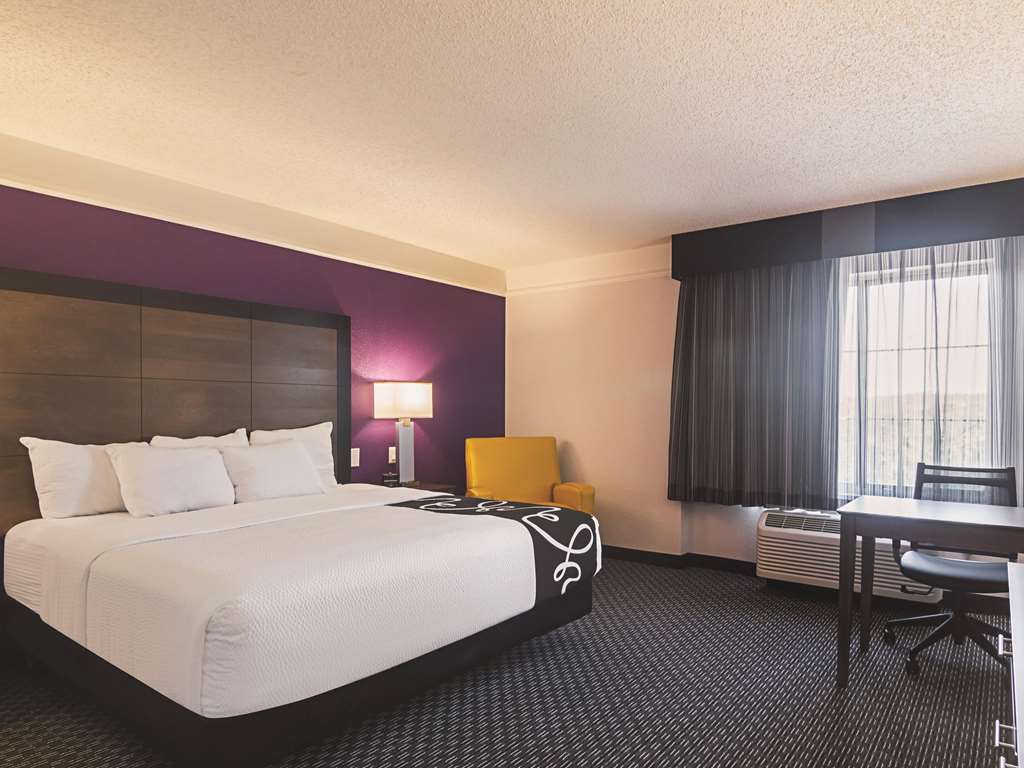 La Quinta Inn & Suites by Wyndham Oklahoma City NW Expwy - photo 30