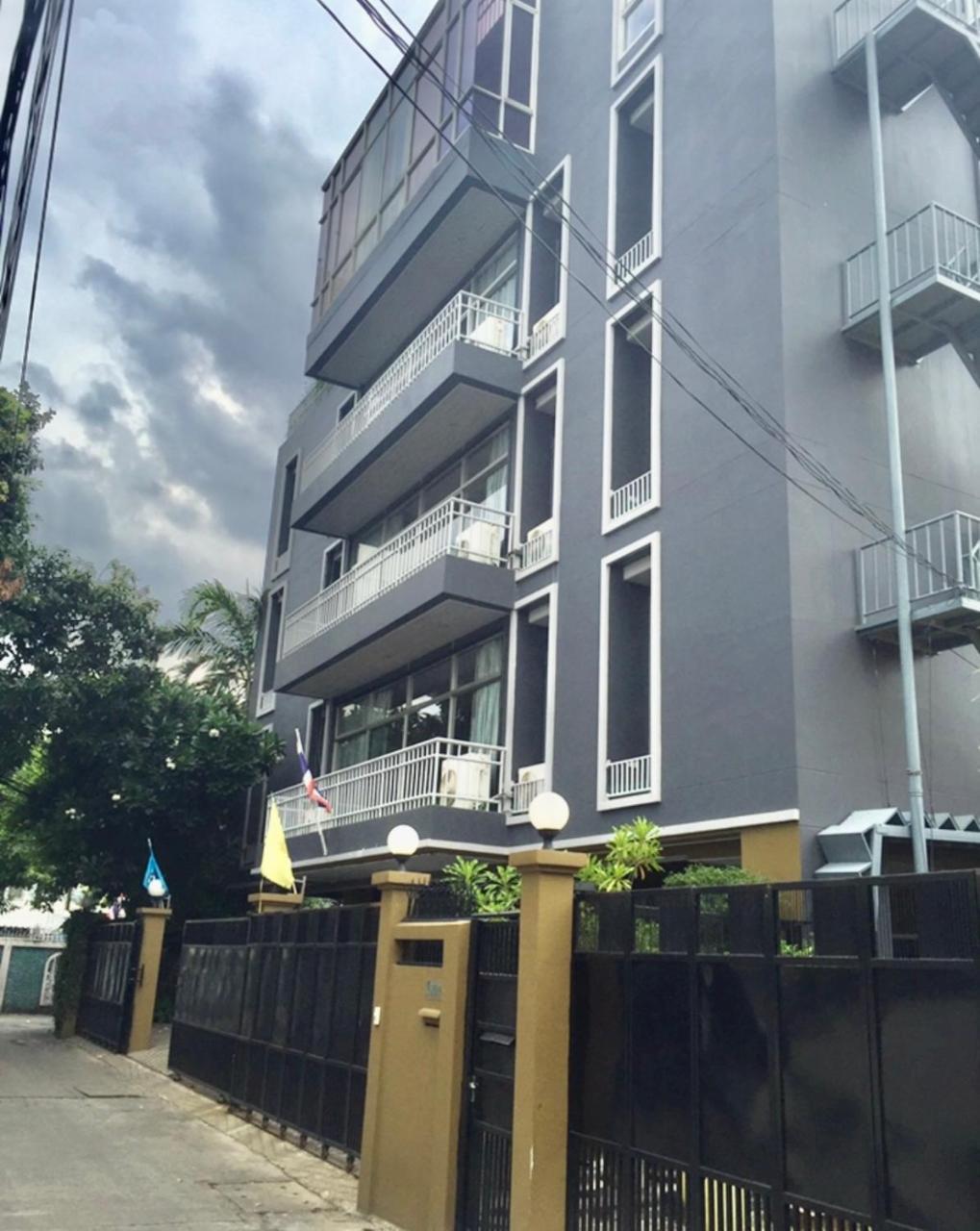 Samsen Suites Spacious 2br Contemporary Thai Style
