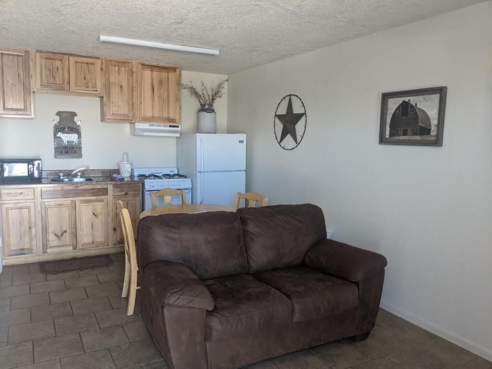 Little Daisy Motel - photo 14