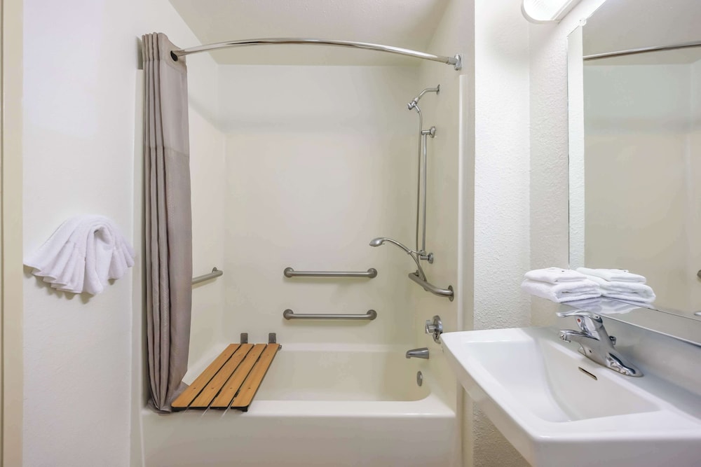 Motel6 Seattle WA Sea Tac Airport South - photo 12