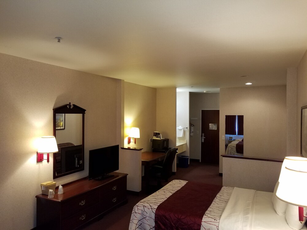 Holiday Inn Express & Suites Portland East - photo 12