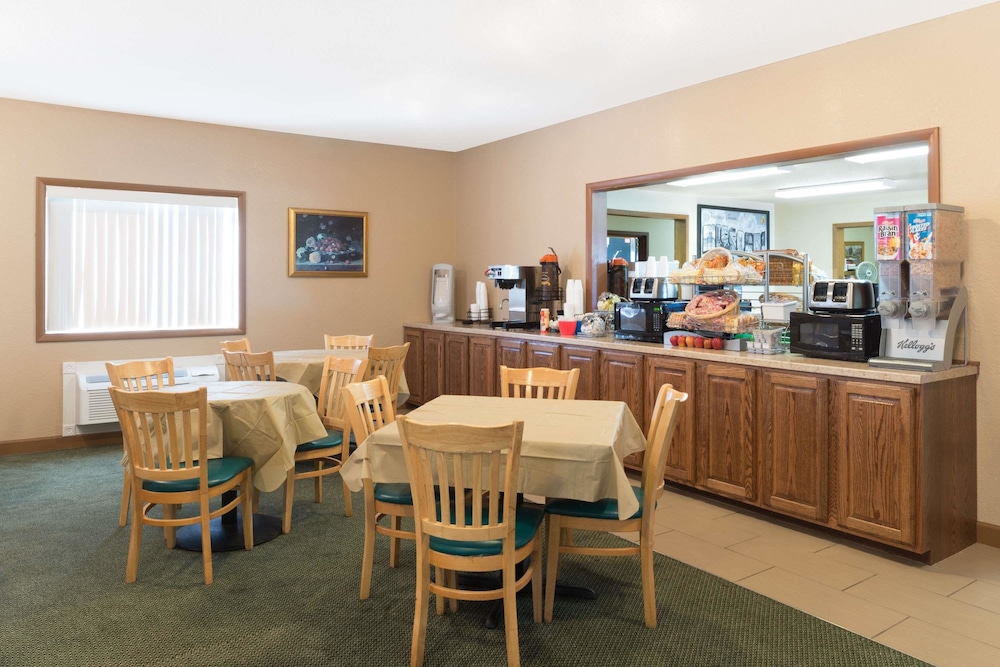 Super 8 by Wyndham Poplar Bluff Missouri - photo 12