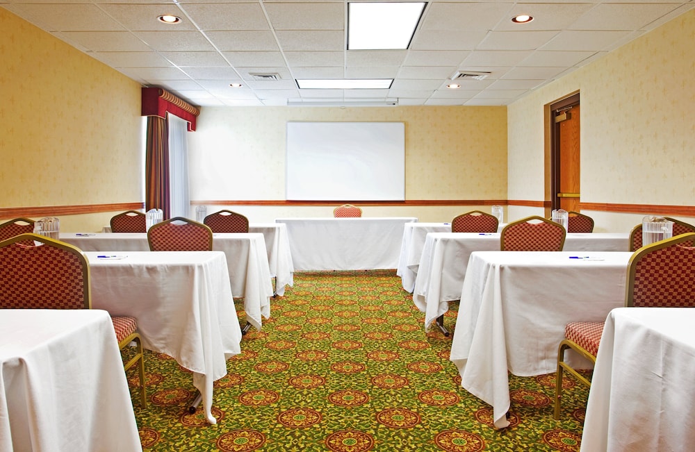 Candlewood Suites Grand Rapids Airport by IHG - photo 19