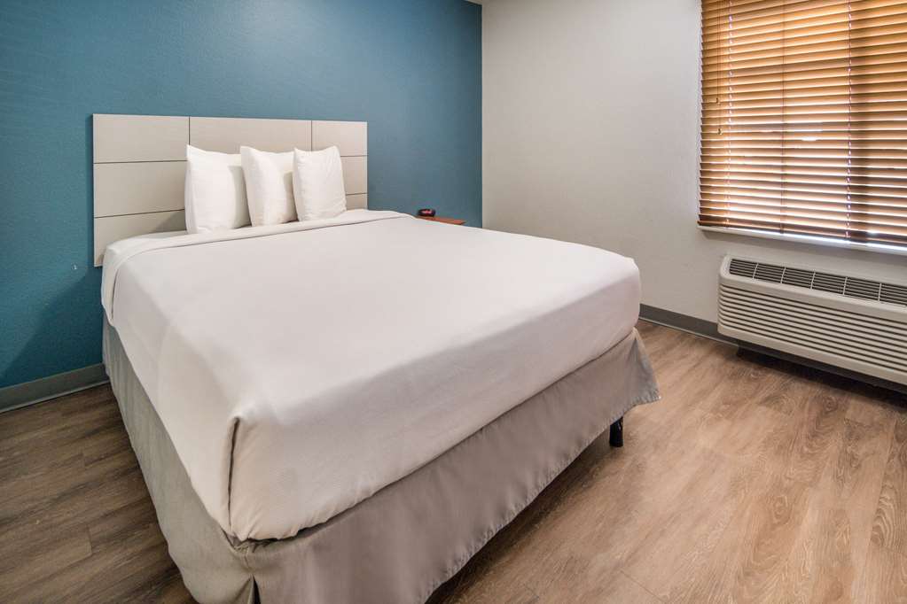 Woodspring Suites Denton - photo 33
