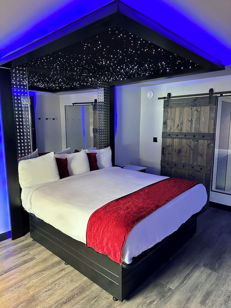 Imperial Suites Adults Only - photo 20