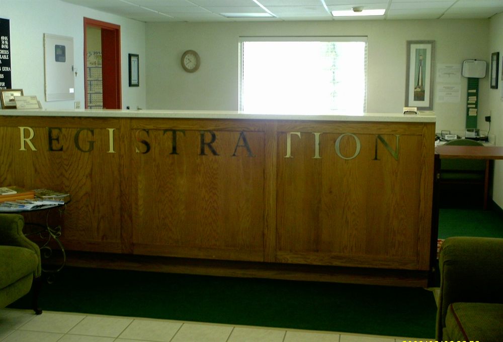 Campton Parkway Inn - photo 3