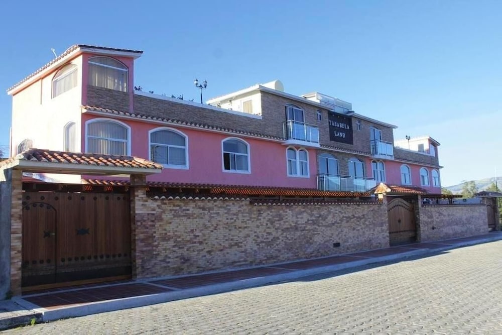 Tababela Land - carbon neutral hotel in Quito