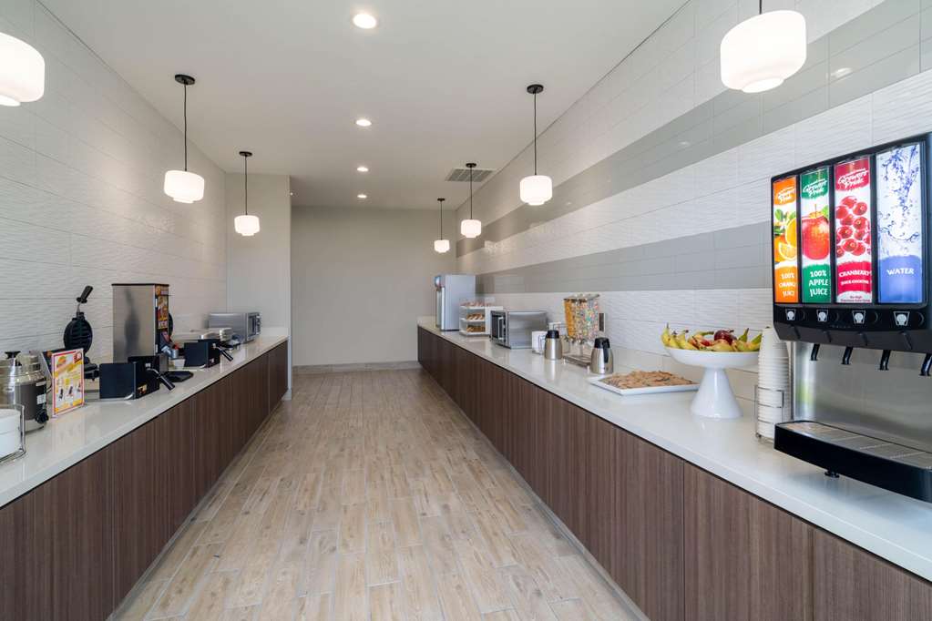 La Quinta Inn & Suites by Wyndham Tifton - photo 37