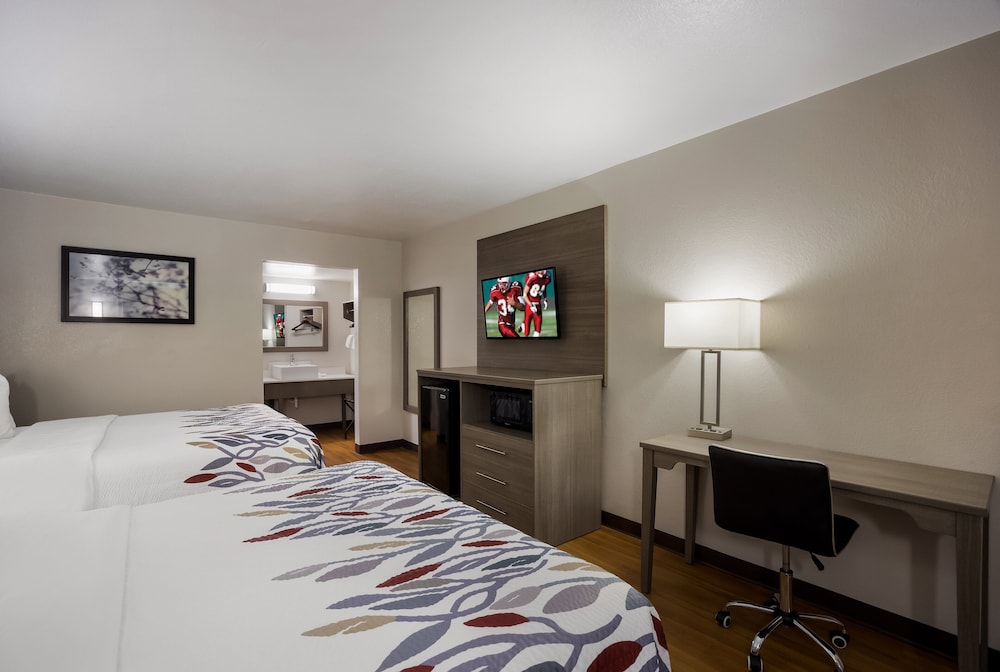 Red Roof Inn & Suites Thomasville - photo 20