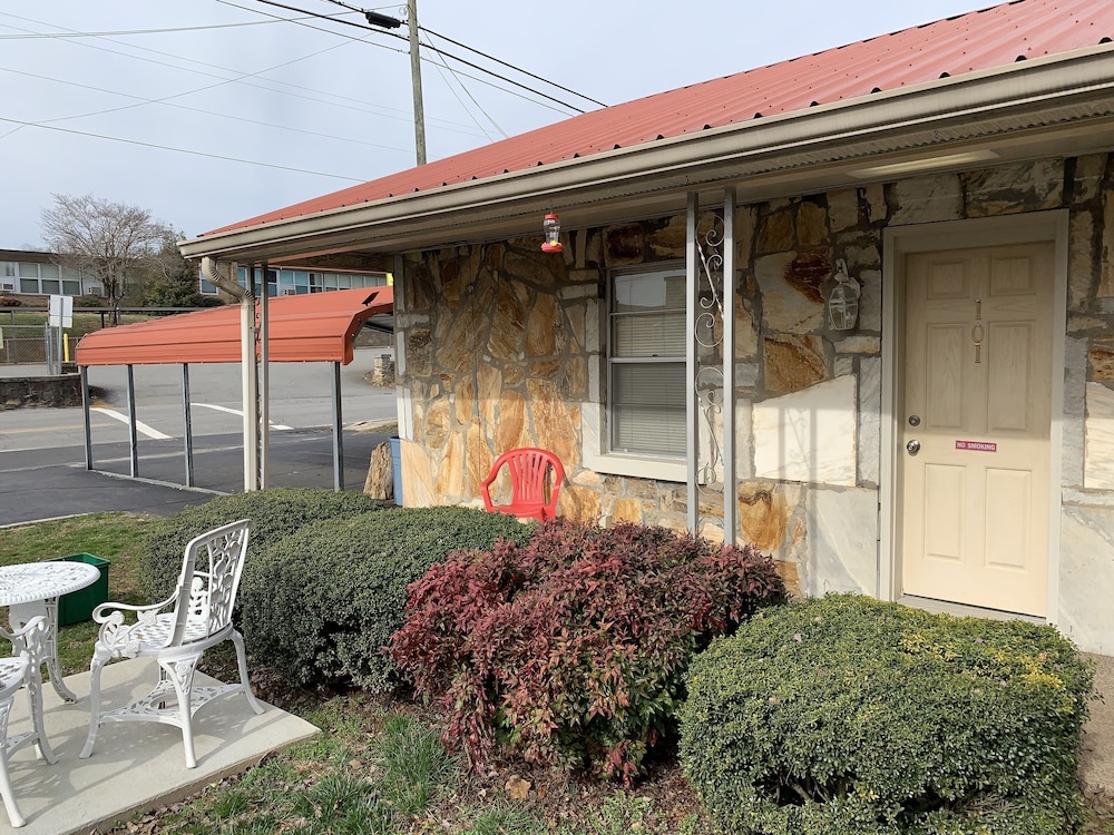 Phillips Historic Motel & Cottages - photo 111