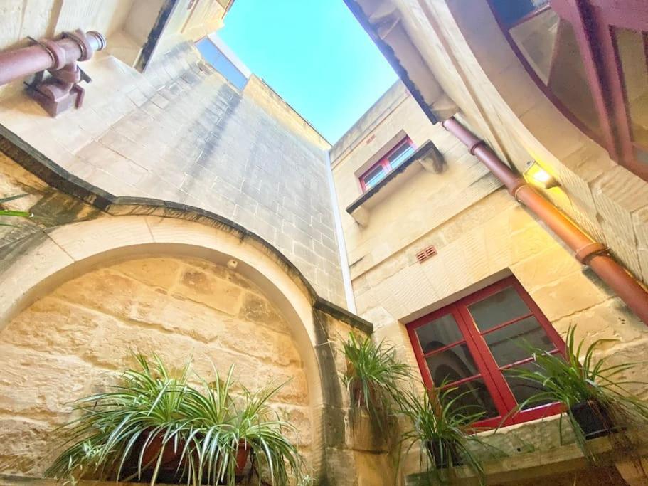 Villa Rossa Gozo 5 bedroom ensuite with pool & jacuzzi — 4-Star Luxury Hotel in Xewkija, Malta