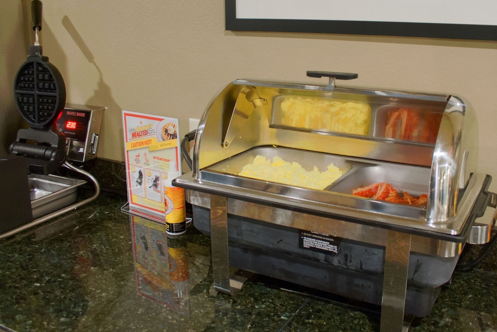 Cobblestone Inn and Suites Winterset - photo 14
