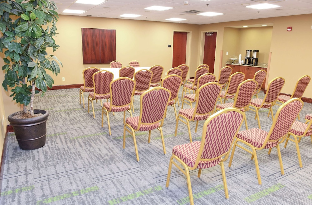Hampton Inn & Suites Madisonville - photo 35