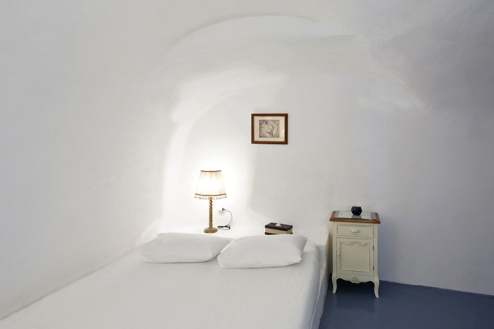 Alexander’s Suites — Oia — photo 3