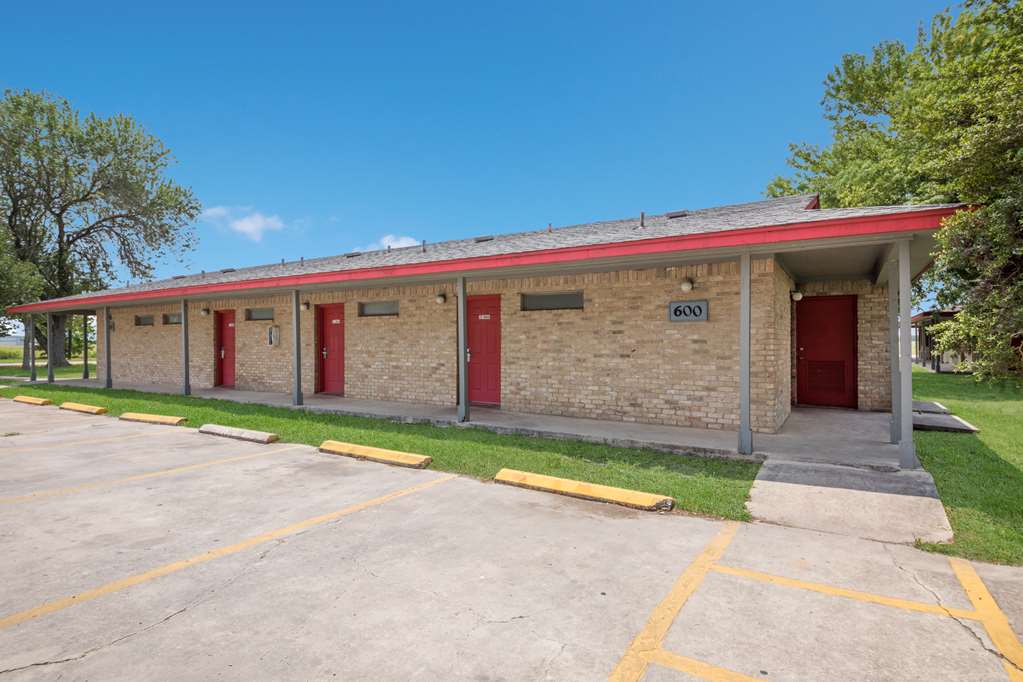 Americas Best Value Inn Lockhart TX - photo 6
