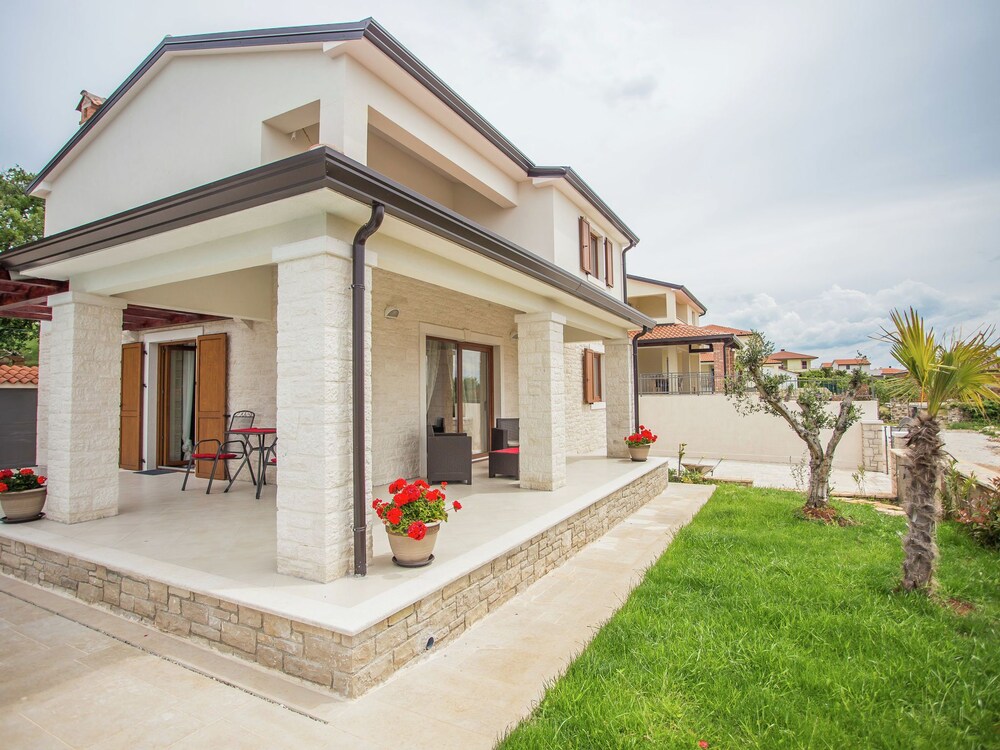 Lovely Home In Kastelir — 4-Star Luxury Hotel in Kastelir, Croatia