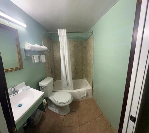 Town & Country Motel - photo 17