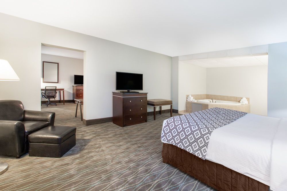 Wyndham Garden Lafayette - photo 9