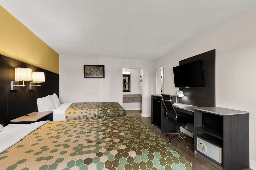 Econo Lodge White Pine Morristown I 81 & I 40 Split - photo 20