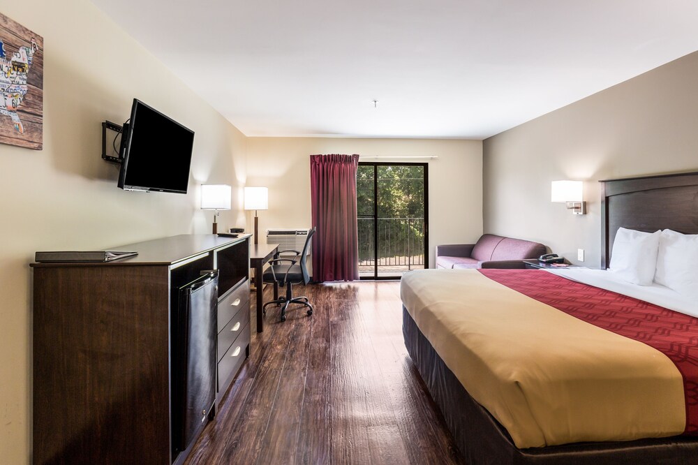 Econo Lodge Near Stewart Inter - photo 6