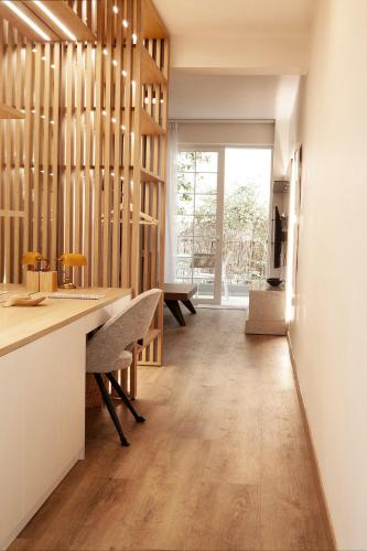 Aelia Luxury Properties Executive Apartment — 4-Star Luxury Hotel in Vouliagmeni, Greece